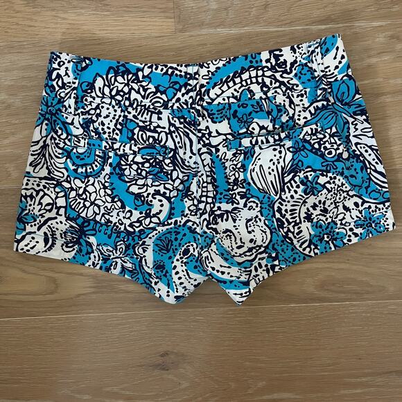 Lilly Pulitzer Blue White Floral The Walsh 3" Shorts - Picture 2 of 3